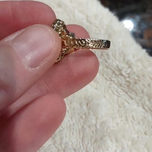 Peridot ring set in 10kt yellow gold - Picture 9 of 12